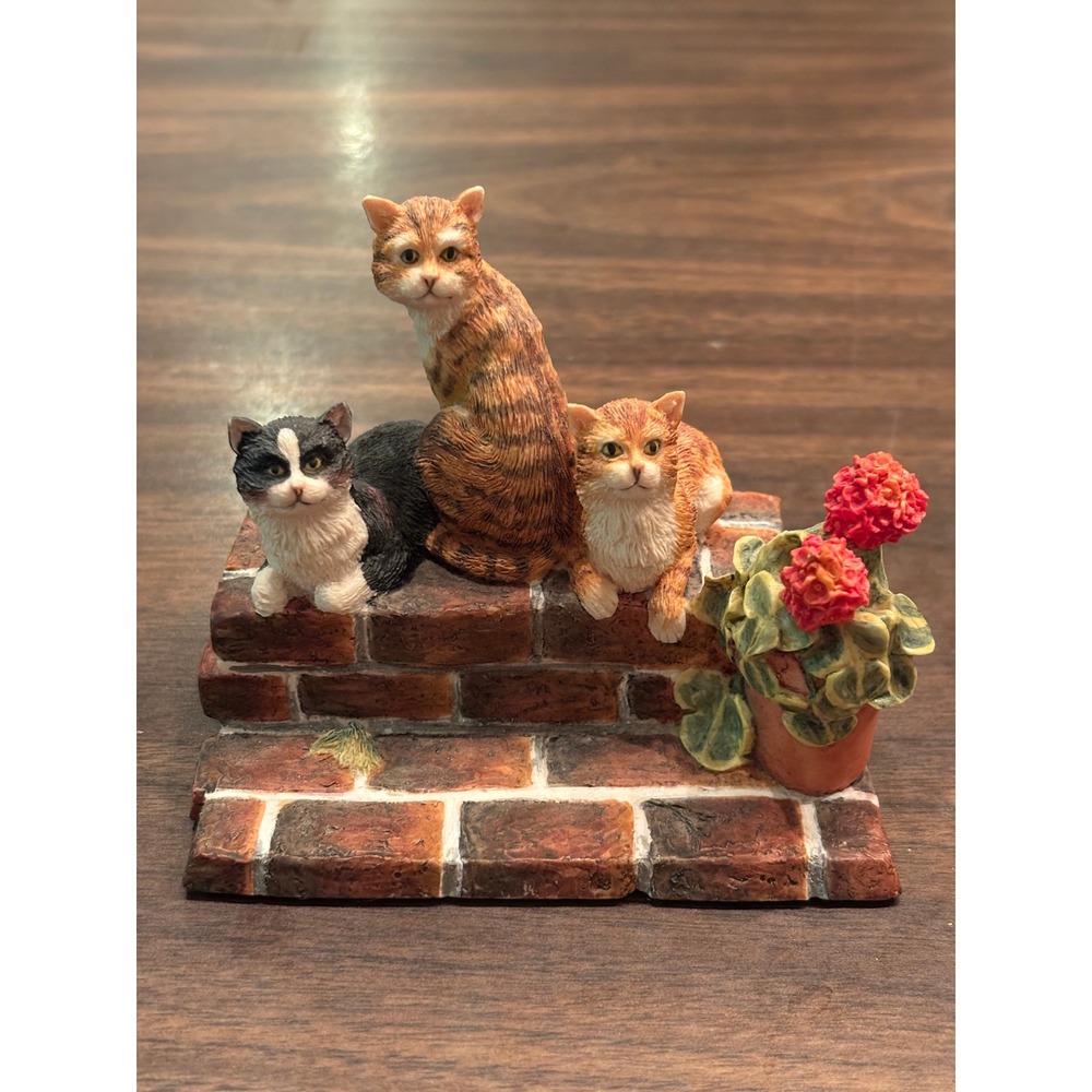 Lowell Davis Schmid 1989 Sun Worshippers Cats on Brick Wall Figurine